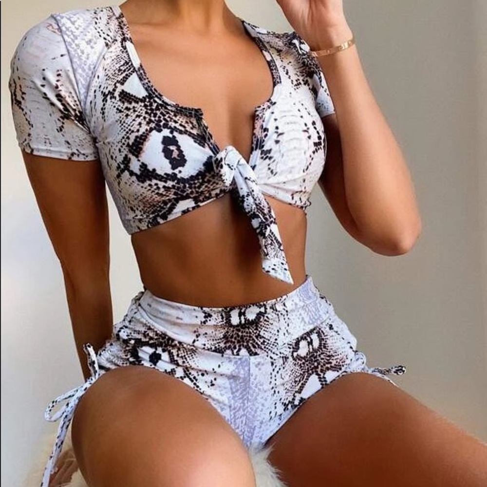 Short sleeve/shorts bikini